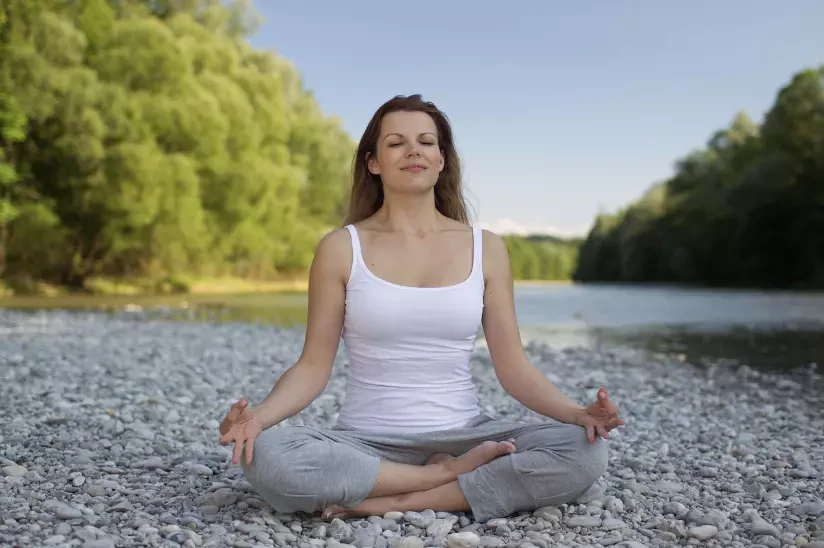 Déménagement sans stress : Découvrez comment le yoga peut vous sauver le dos et l'esprit !