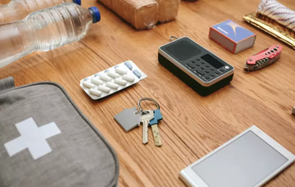 Créer un kit de survie pour le jour J : L'arme secrète d'un déménagement réussi !